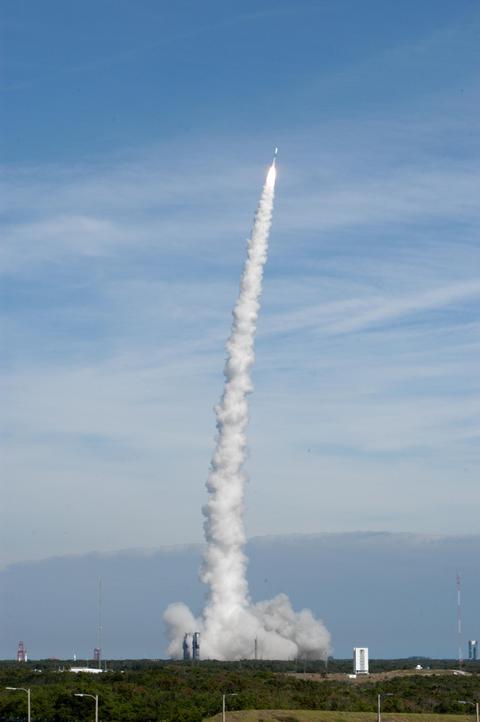 APOD: 2004 November 22 – Swift Launches