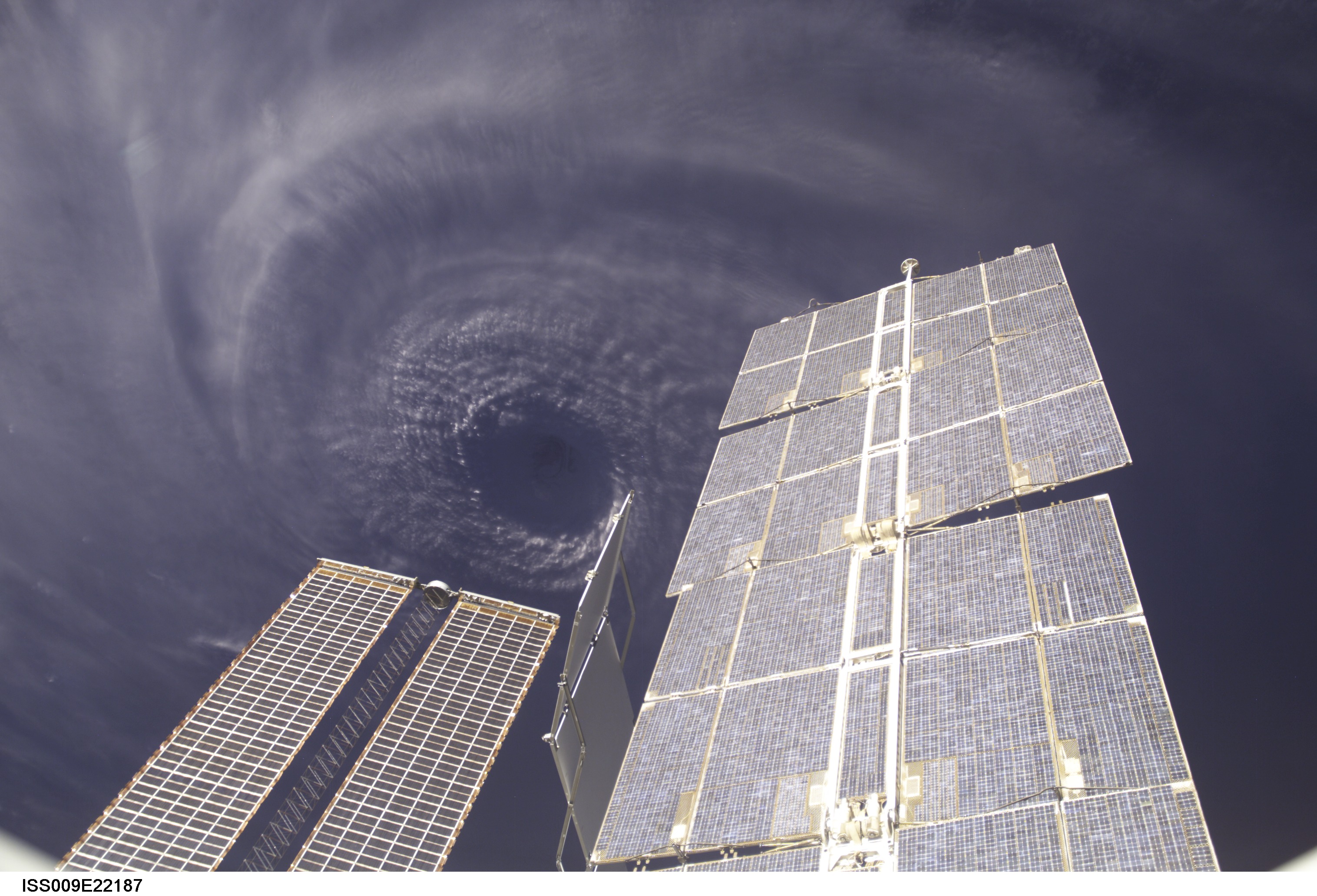 APOD: 2004 September 15 – Above the Eye of Hurricane Ivan