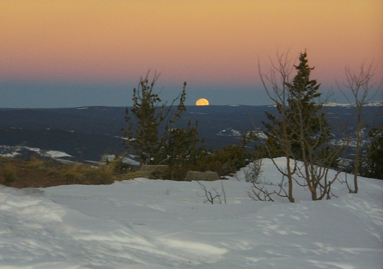 APOD: 2005 January 27 – Shadow Set
