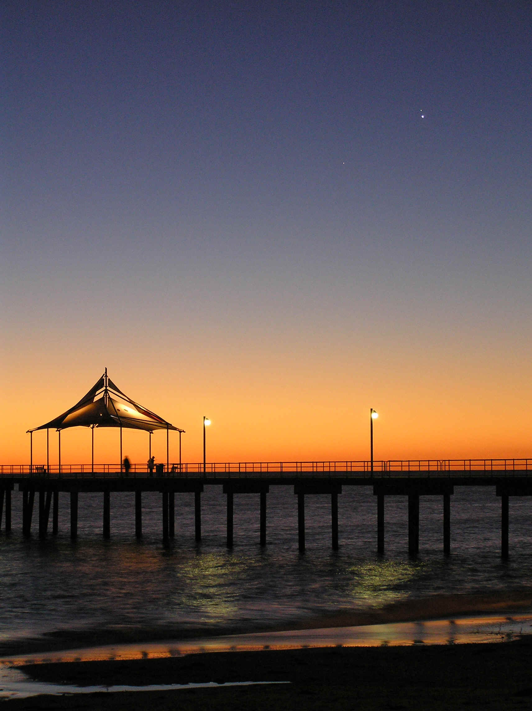 APOD: 2005 July 2 – Three Planets by the Sea