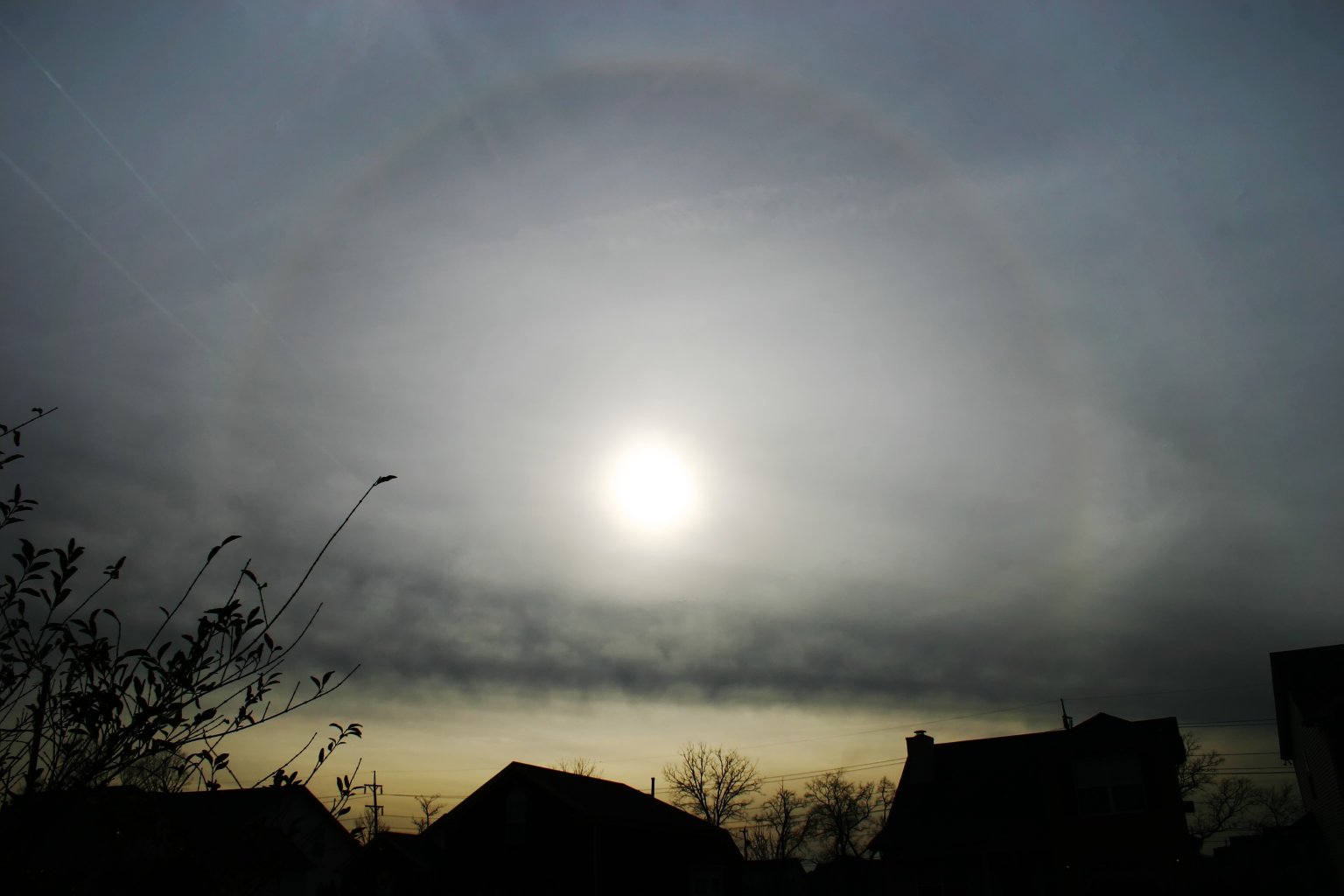 APOD: 2005 March 9 – A Sun Halo Over Tennessee