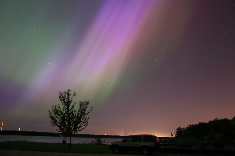 APOD: 2005 May 20 – Aurora Iowa