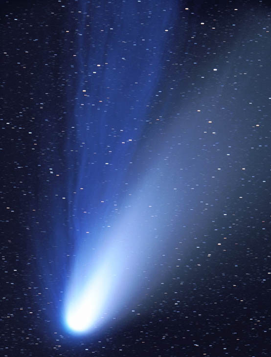 APOD: 2005 May 22 – The Dust and Ion Tails of Comet Hale-Bopp