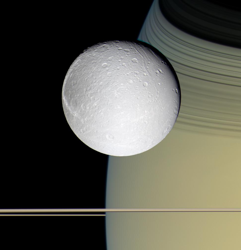 APOD: 2005 October 21 – Ringside