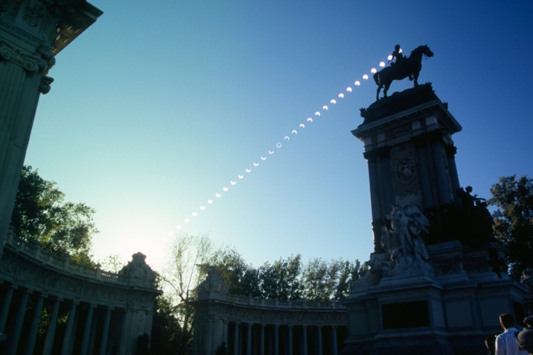 APOD: 2005 October 7 – Eclipse Madrid