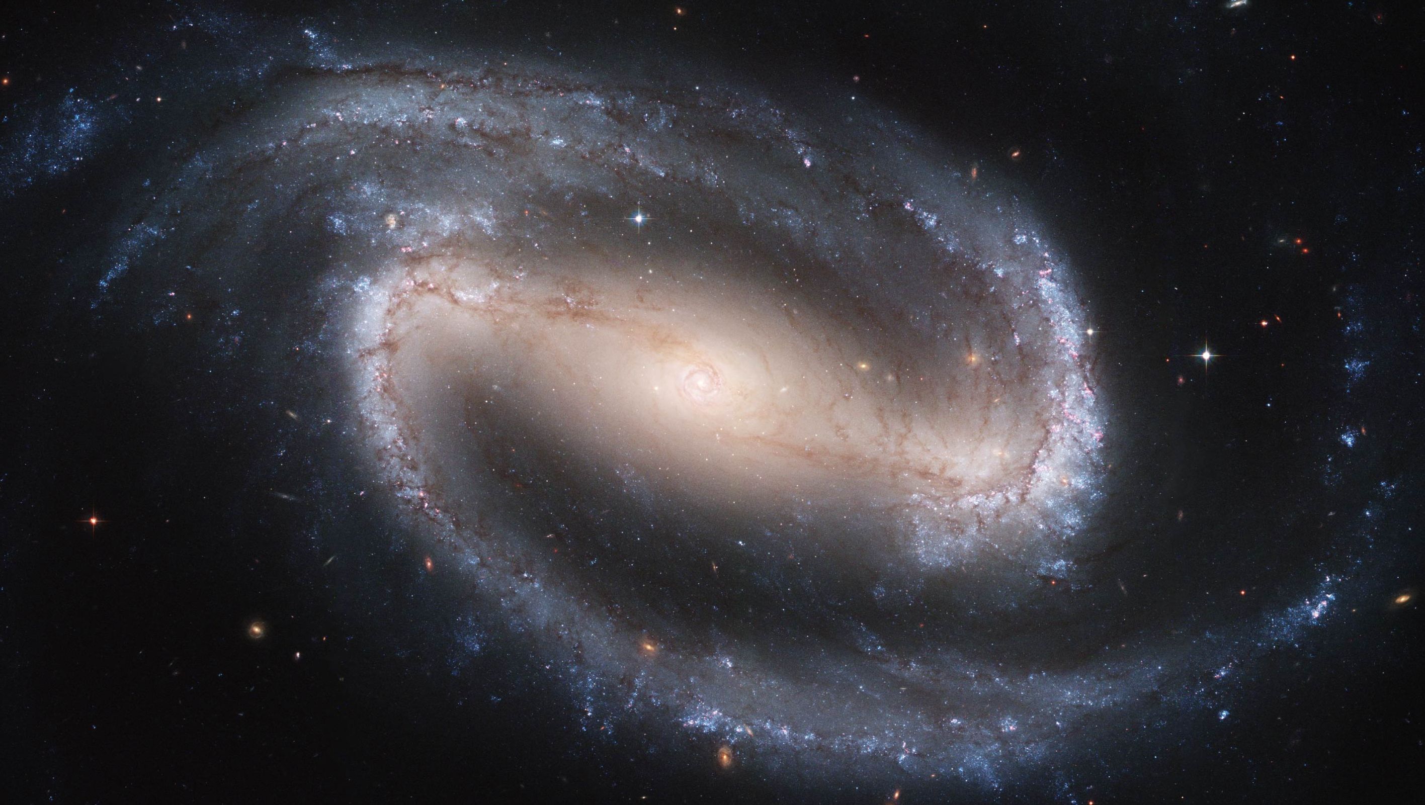 APOD: 2006 August 27 – Barred Spiral Galaxy NGC 1300
