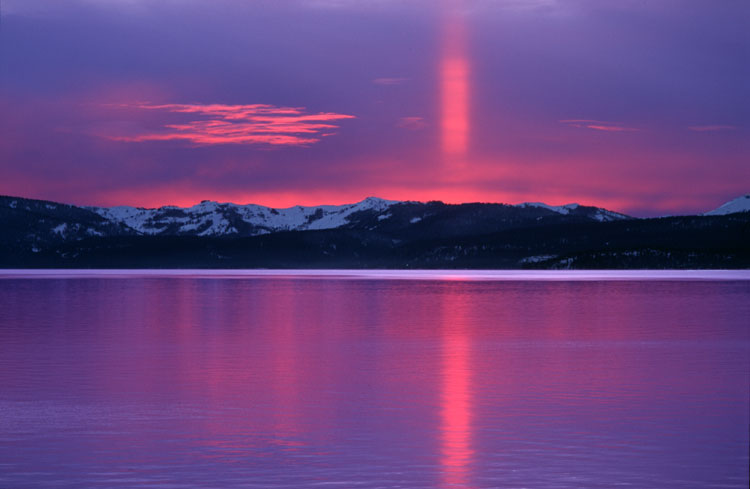 APOD: 2006 February 5 – A Sun Pillar in Red and Violet