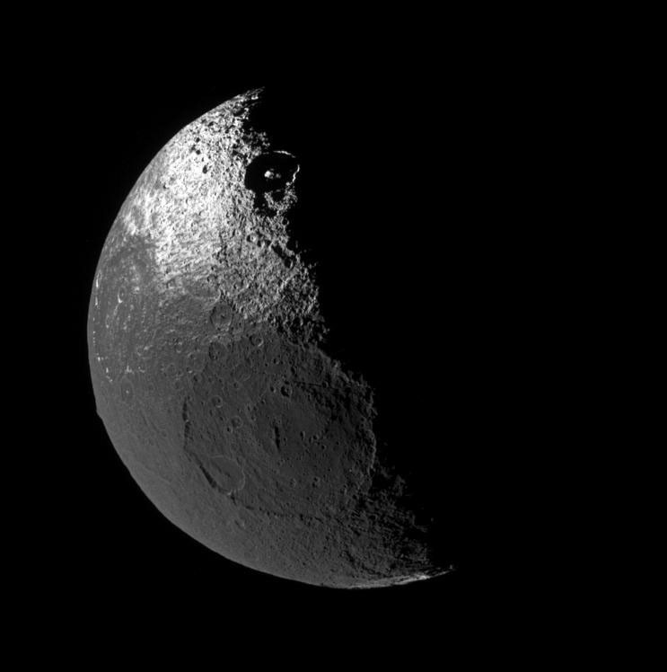 Dark Terrain on Saturn s Iapetus — APOD for 2006-01-03
