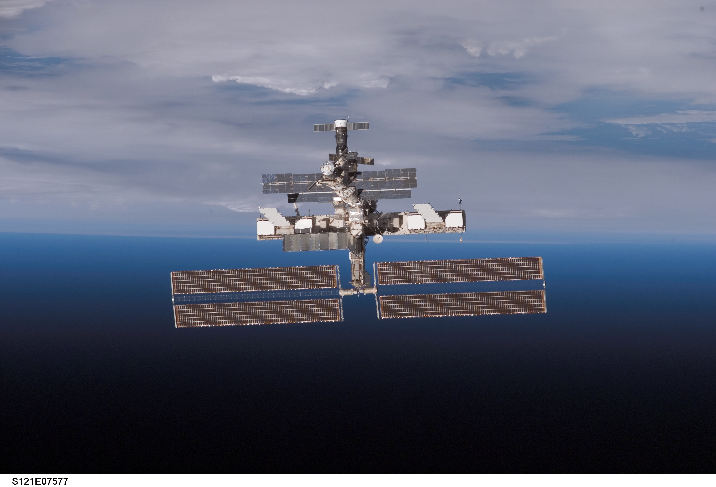 APOD: 2006 July 24 – The International Space Station on the Horizon