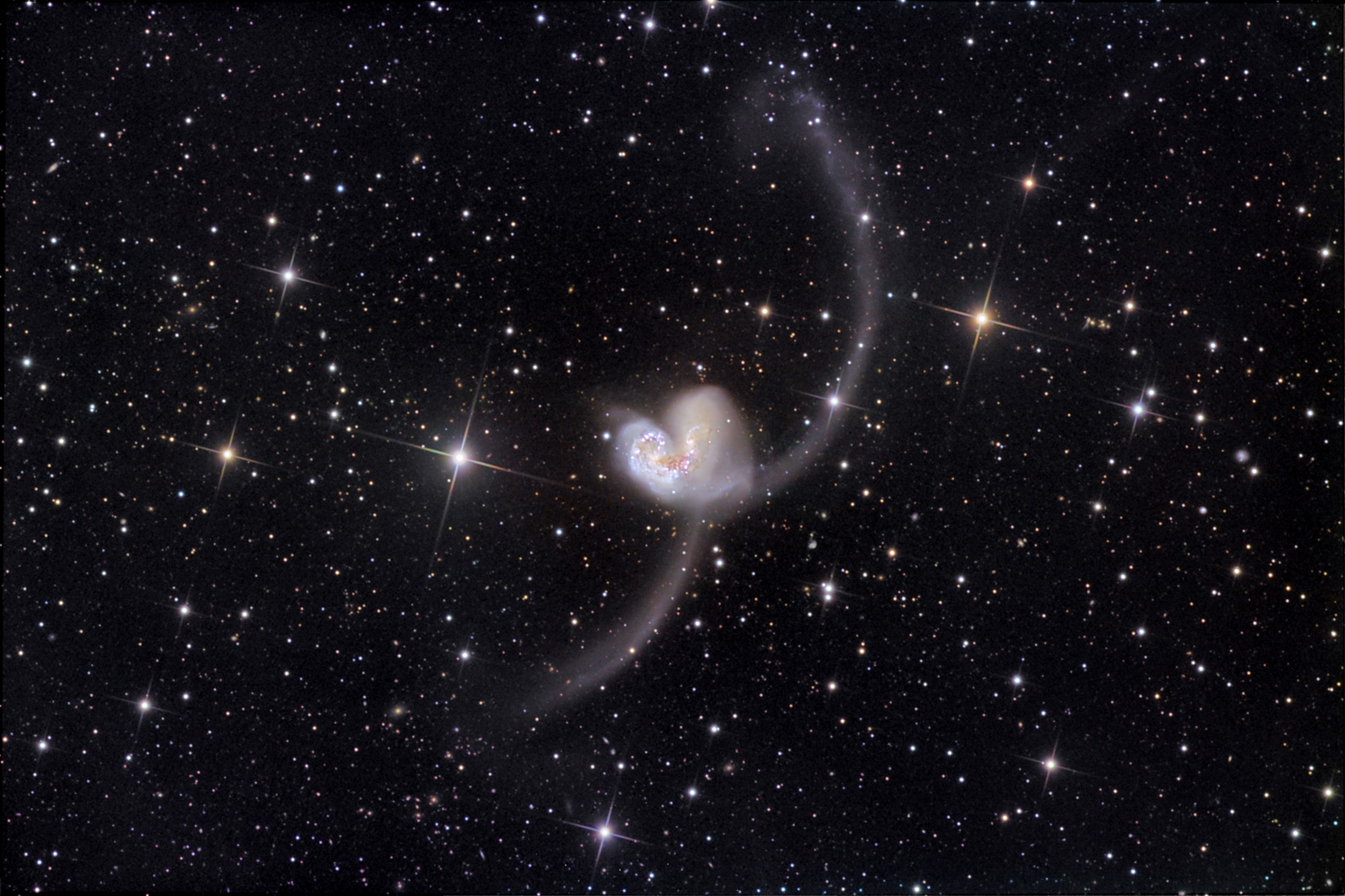 APOD: 2006 June 30 – The Antennae
