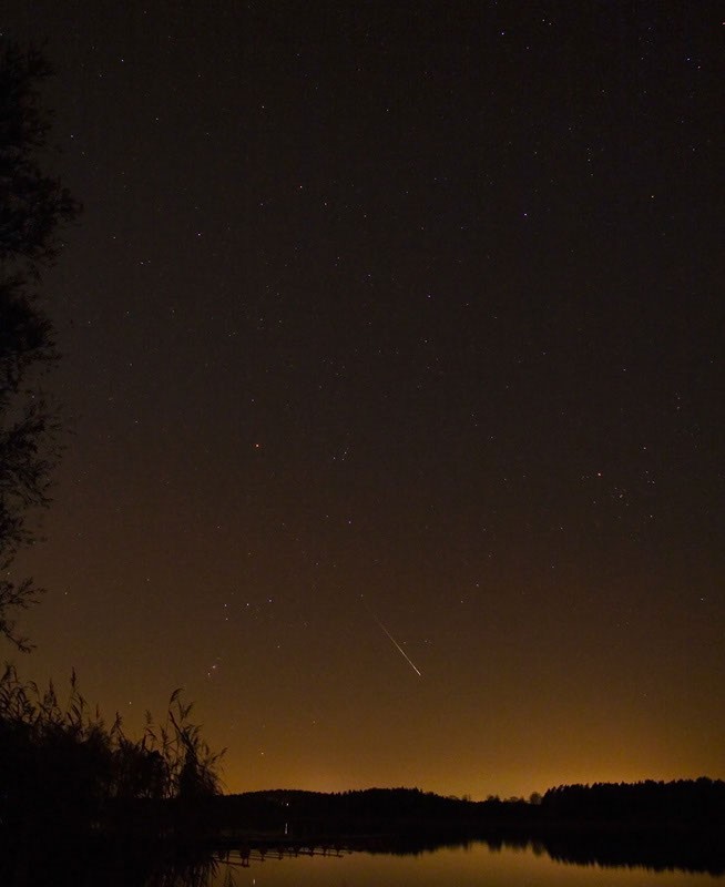 A Leonid Meteor Over Sweden — APOD for 2006-11-21