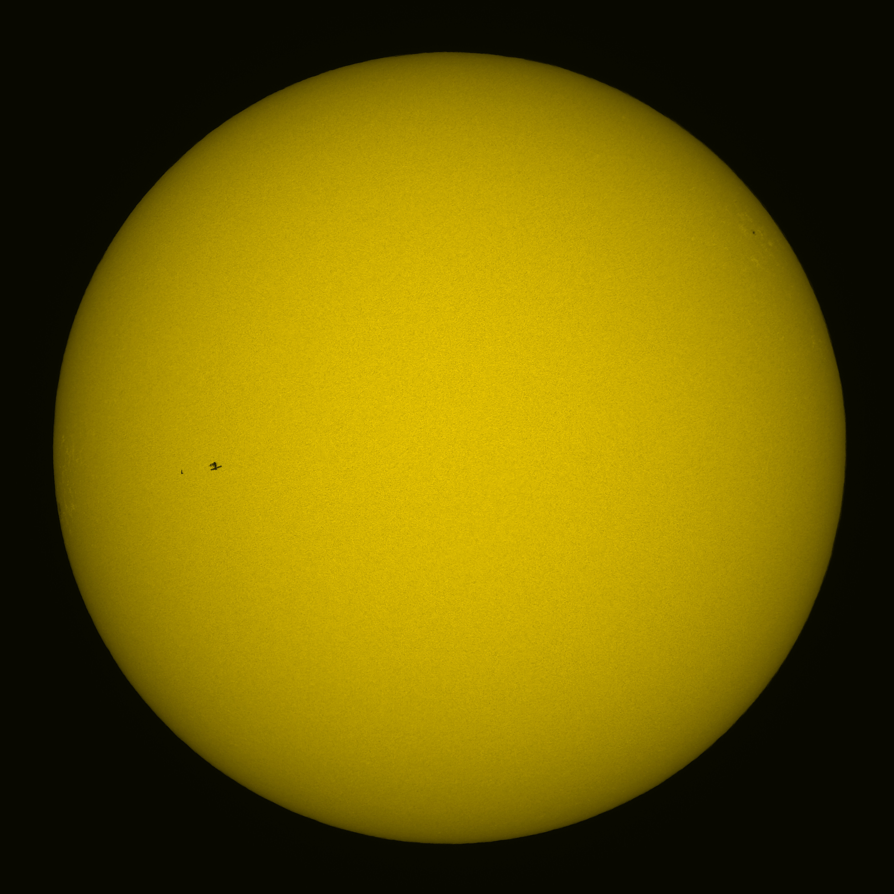 APOD: 2006 September 21 – Sharp Silhouette