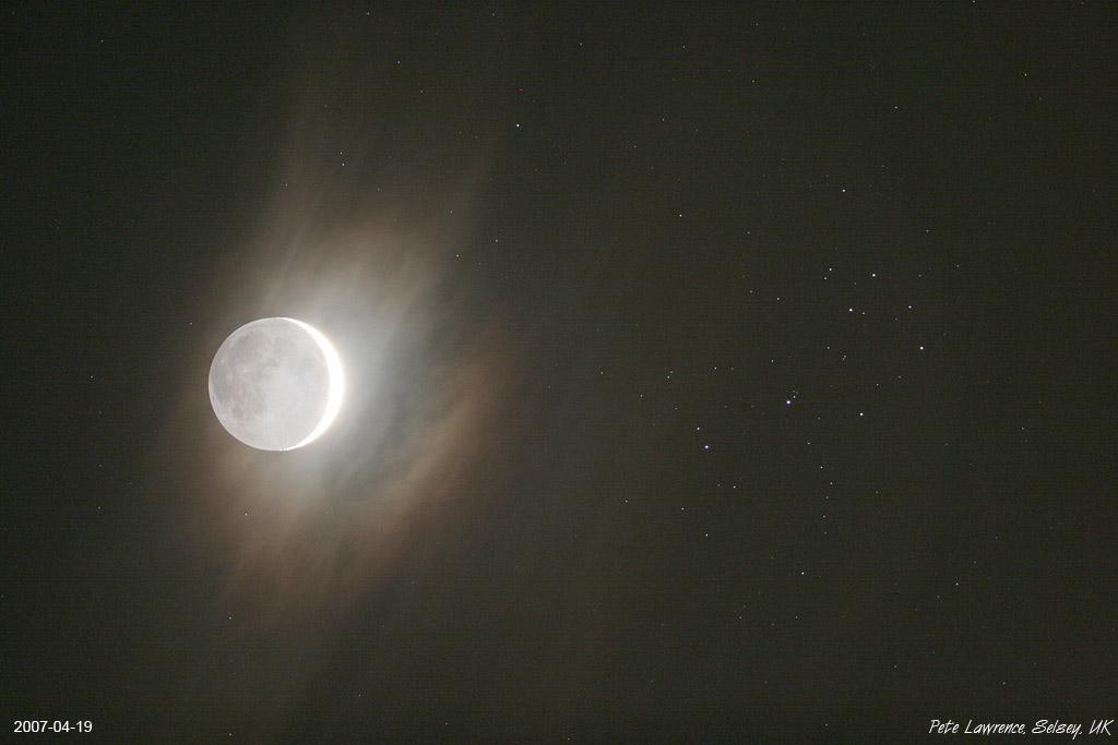 APOD: 2007 April 28 – Young Moon and Sister Stars