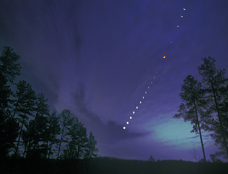 APOD: 2007 August 26 – A Total Lunar Eclipse Over North Carolina