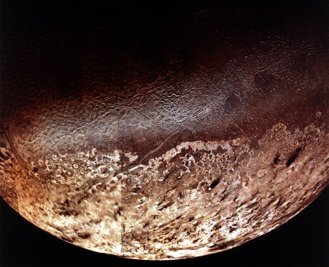APOD: 2007 March 4 – Triton: Neptunes Largest Moon