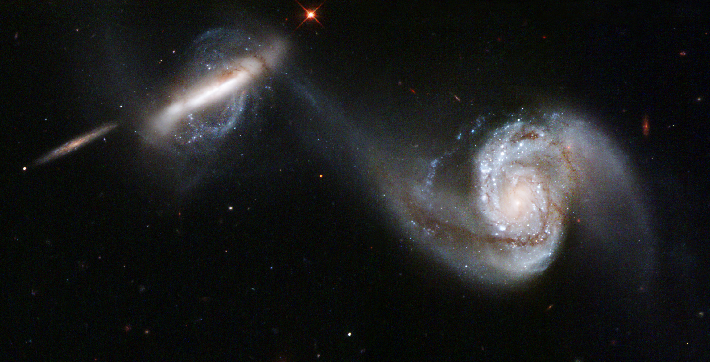 APOD: 2007 November 1 – Peculiar Arp 87