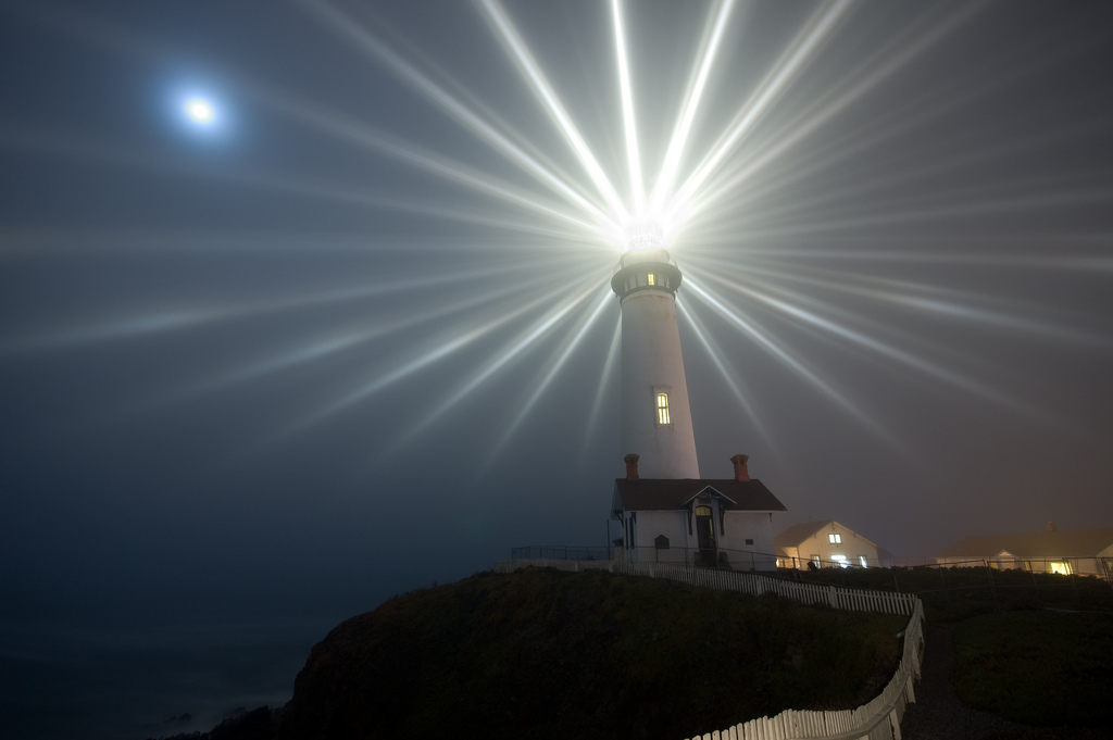 APOD: 2007 November 26 – Moon Over Pigeon Point Lighthouse