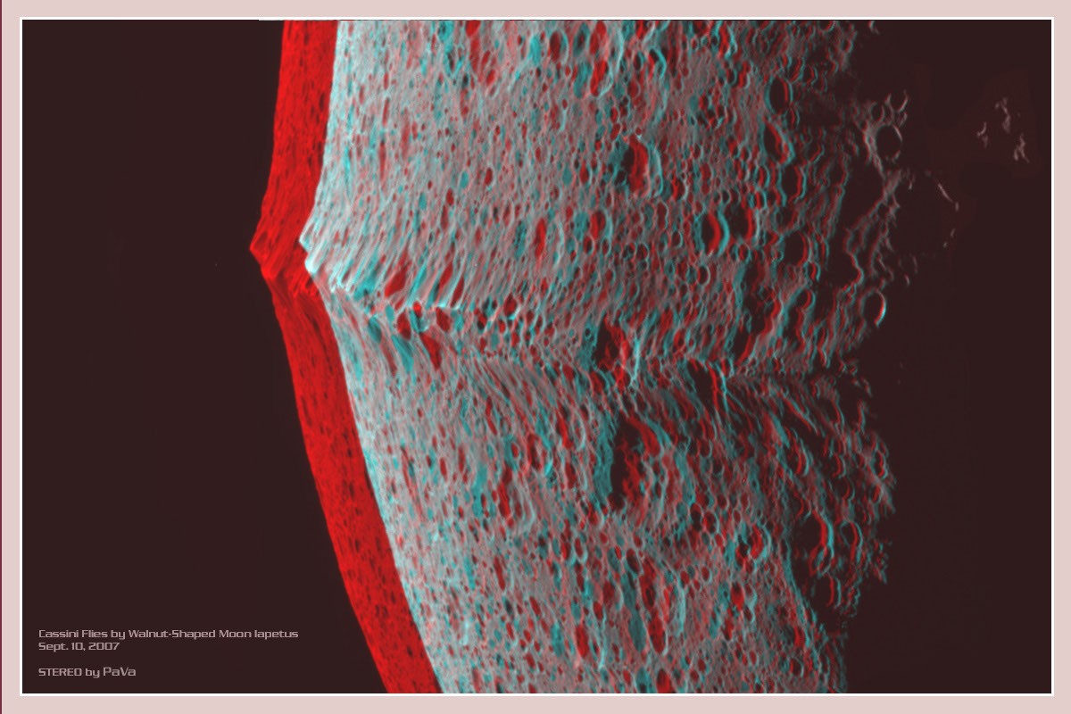 Iapetus: 3D Equatorial Ridge — APOD for 2007-09-15