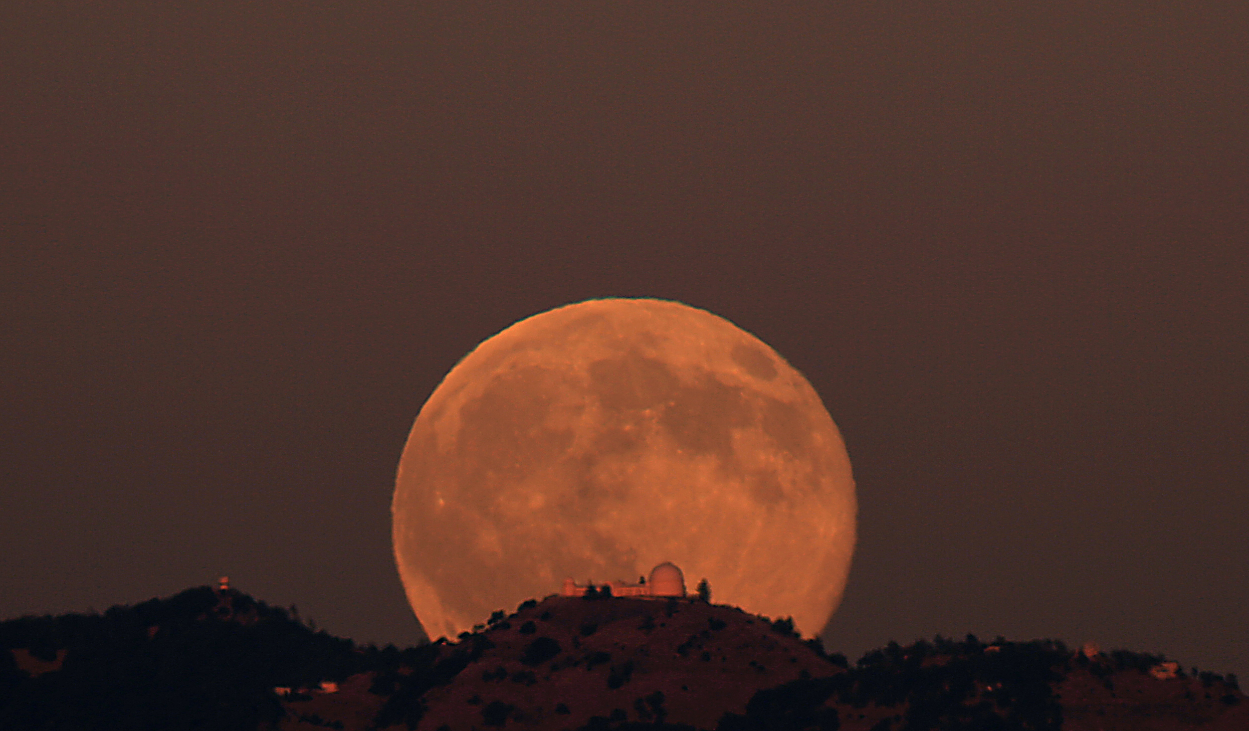 APOD: 2008 December 12 – Lick Observatory Moonrise