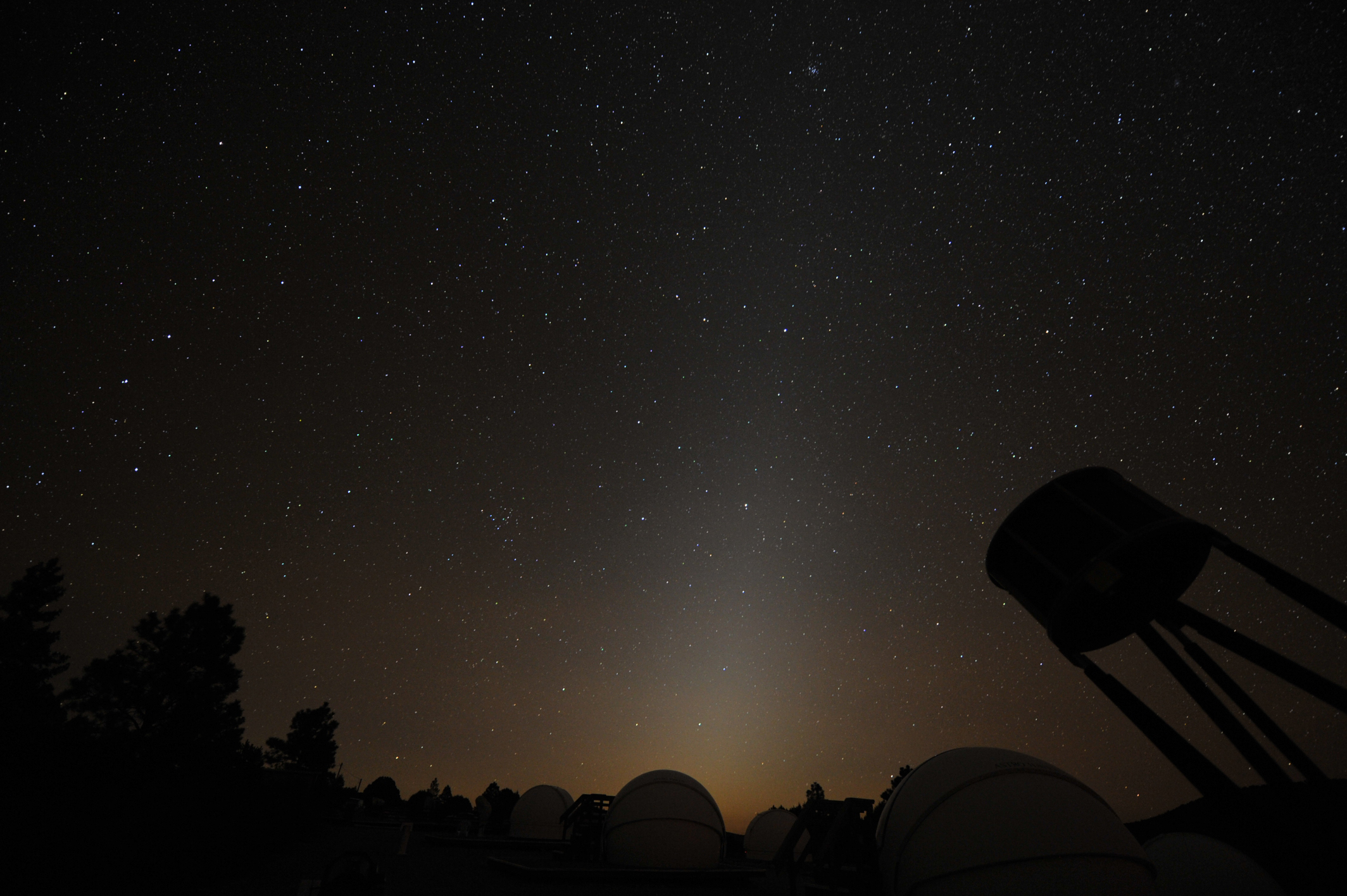APOD: 2008 December 14 – Zodiacal Light Over New Mexico
