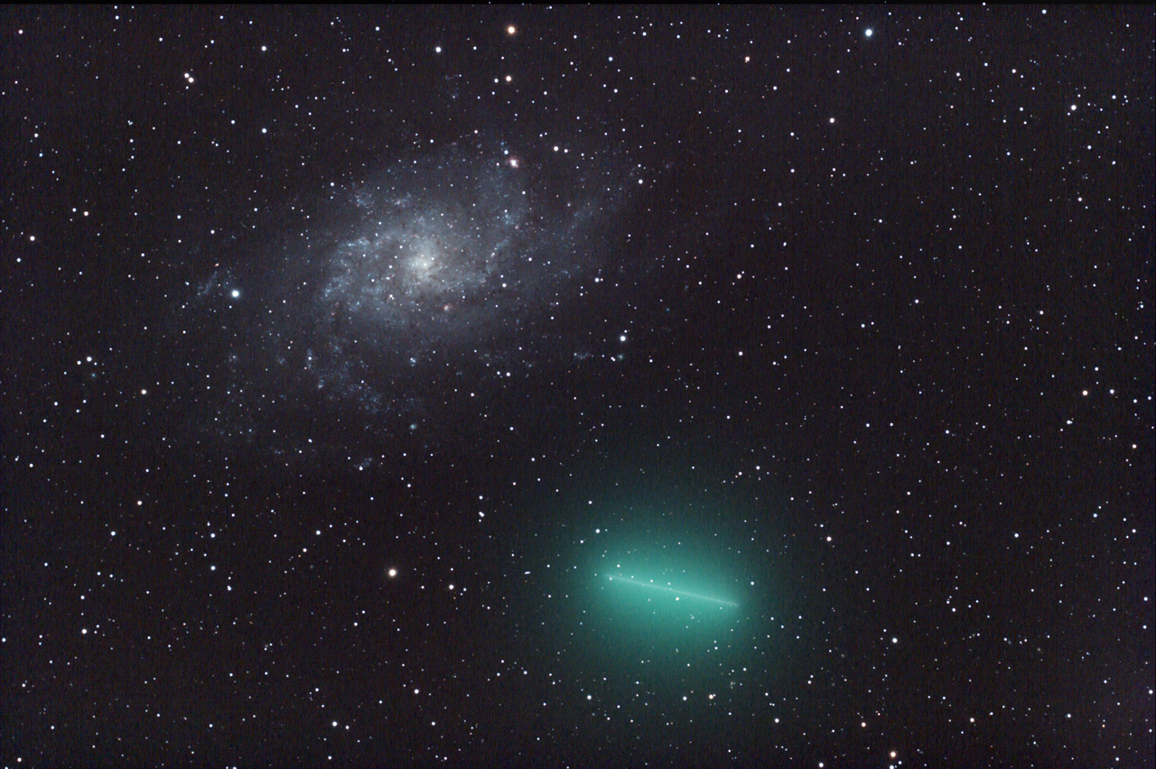 APOD: 2008 January 2 – A Galaxy is not a Comet