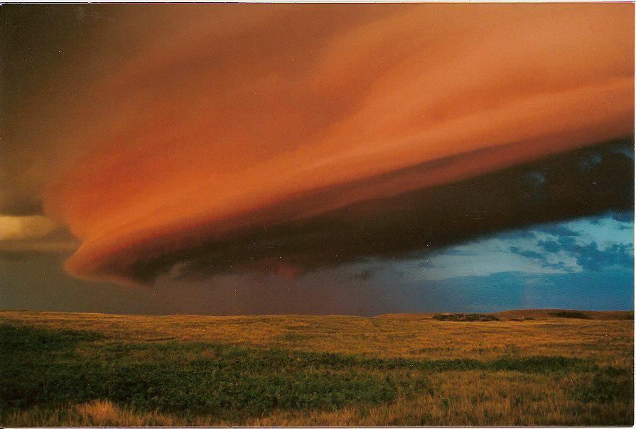 APOD: 2008 January 22 – Shelf Cloud Over Saskatchewan