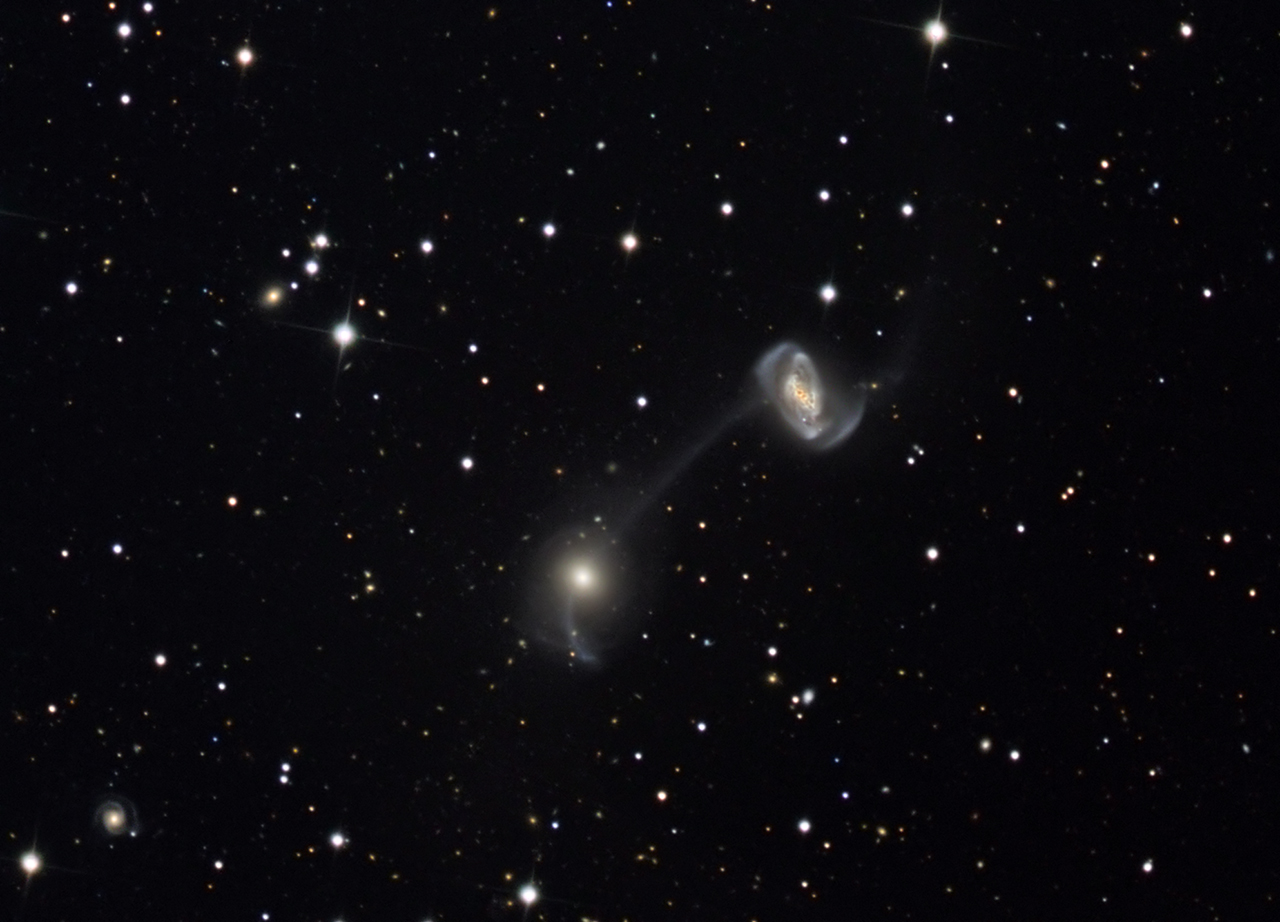 APOD: 2008 July 31 – Galaxies on a String