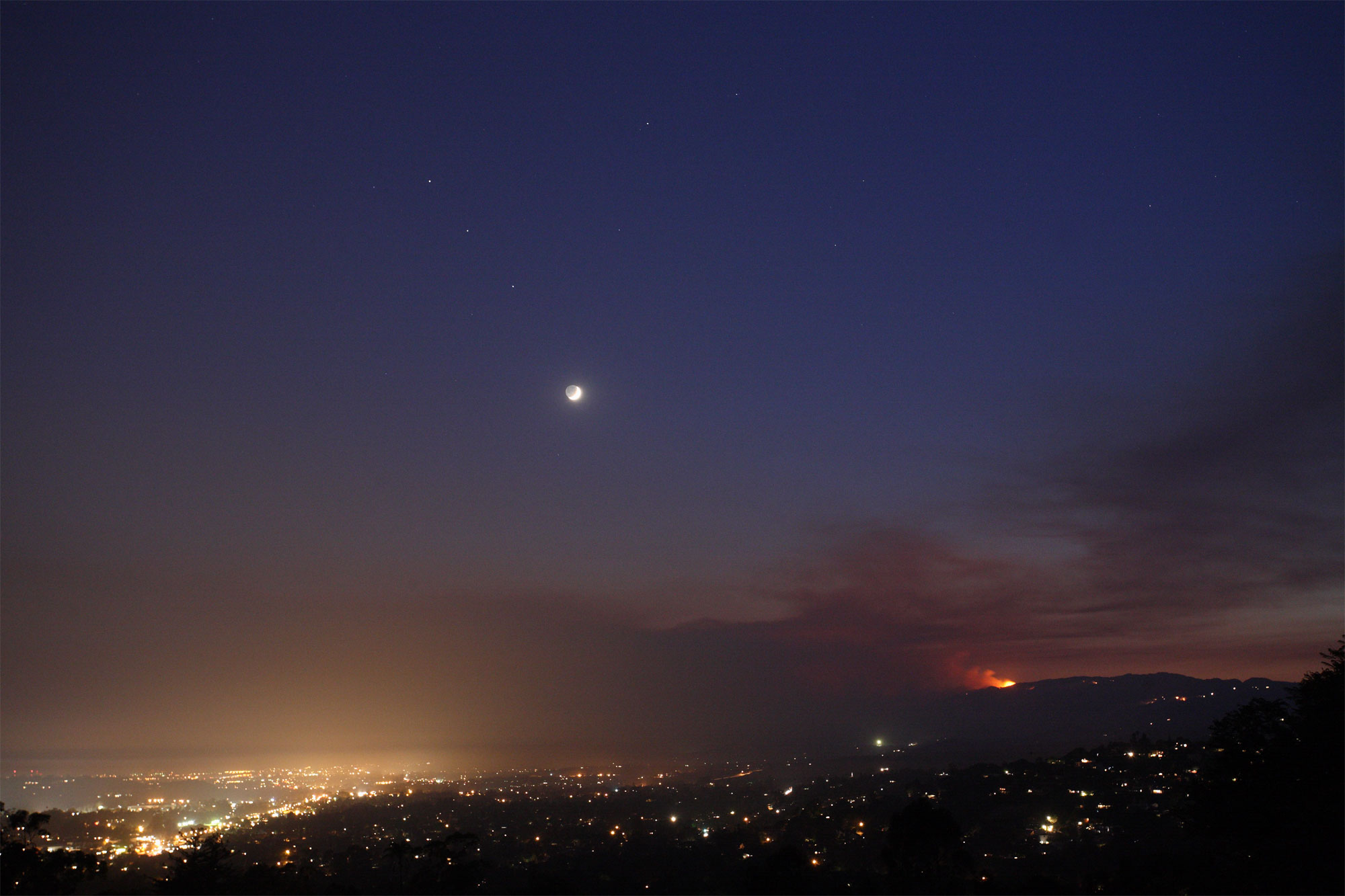 APOD: 2008 July 9 – Planets and Fire by Moonlight