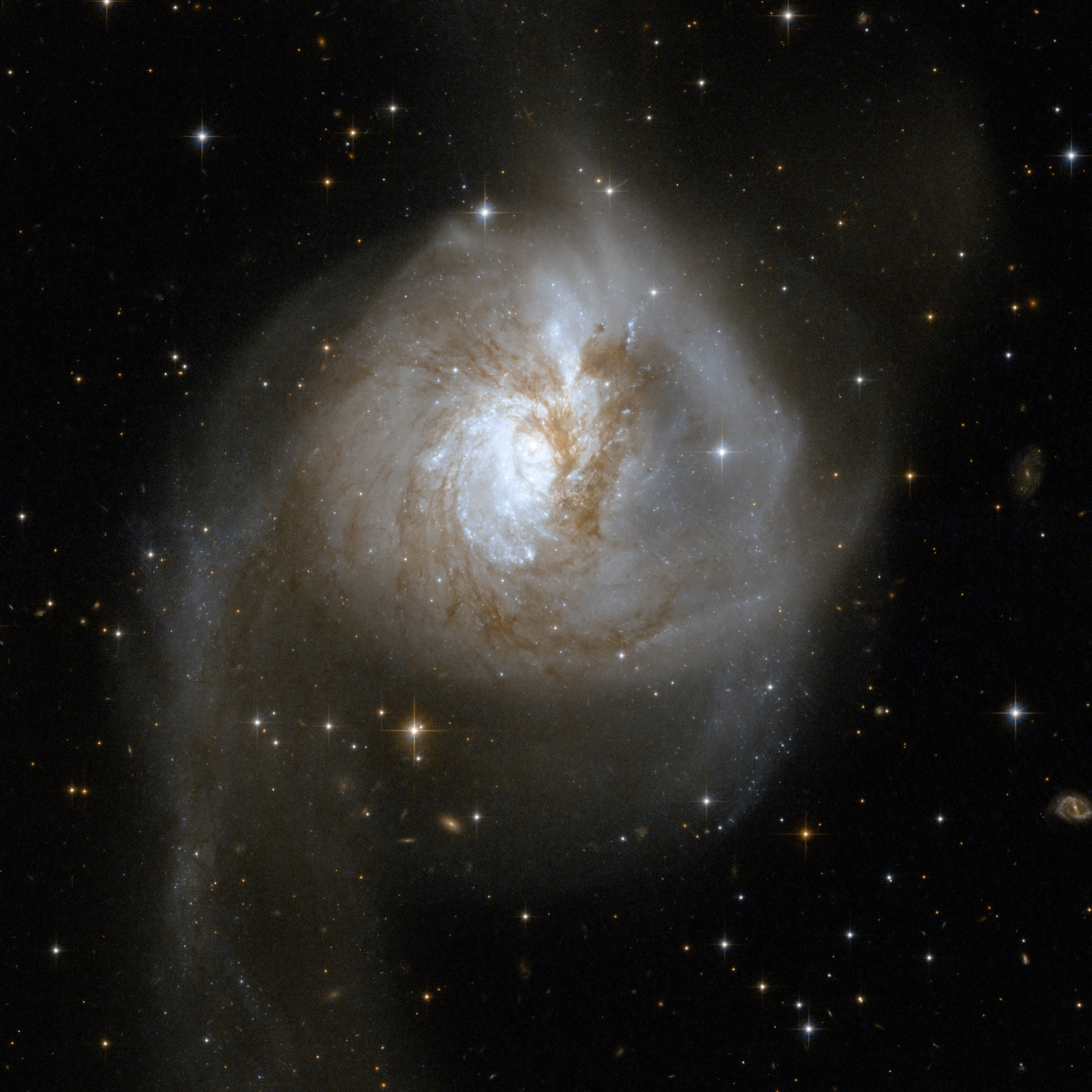 APOD: 2008 May 6 – Galaxies Collide in NGC 3256