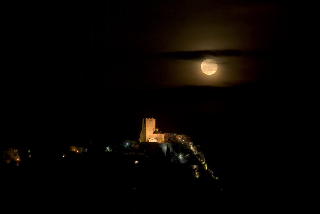 APOD: 2009 April 16 – Castle and Full Moon