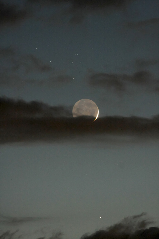 APOD: 2009 April 30 – Framed by Clouds