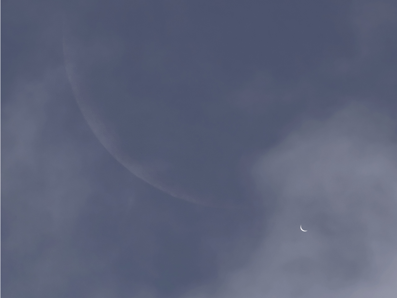APOD: 2009 April 24 – Moon and Morning Star