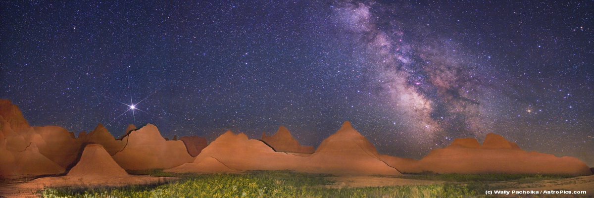 APOD: 2009 August 18 – The Milky Way Over the Badlands