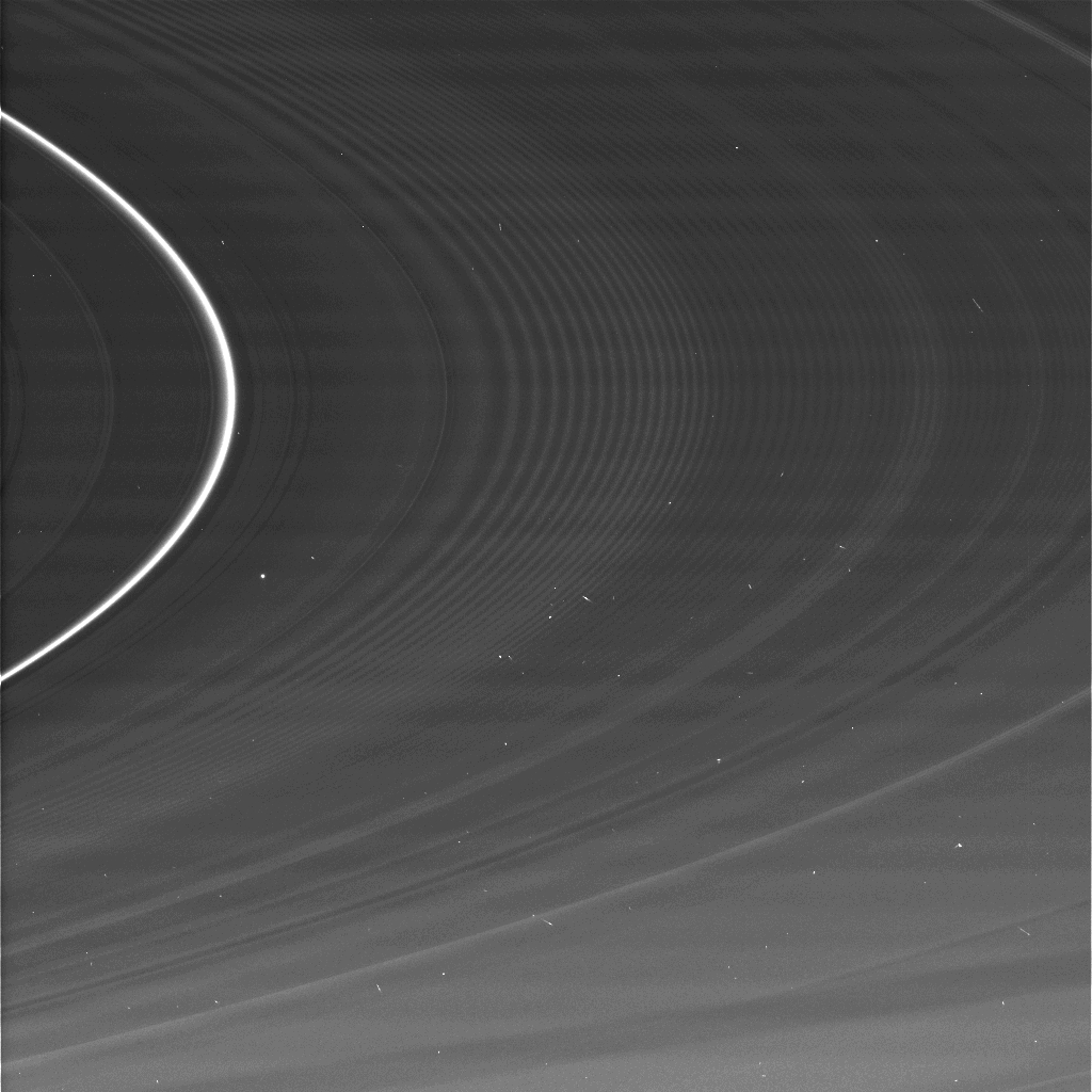 APOD: 2009 August 25 – Equinox at Saturn