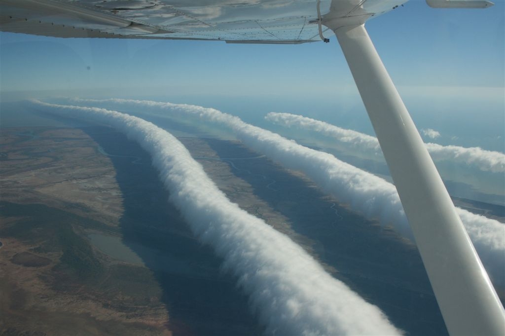 APOD: 2009 August 24 – Morning Glory Clouds Over Australia