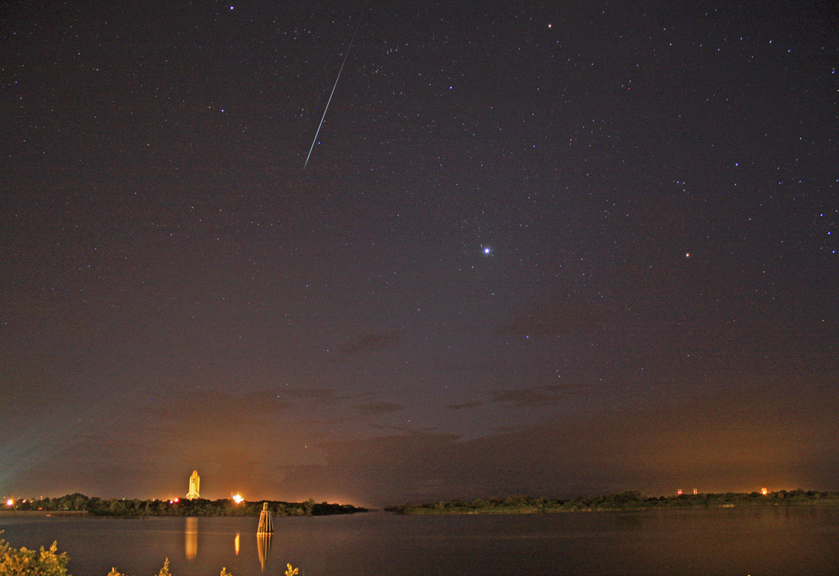 APOD: 2009 August 14 – Shuttle and Meteor