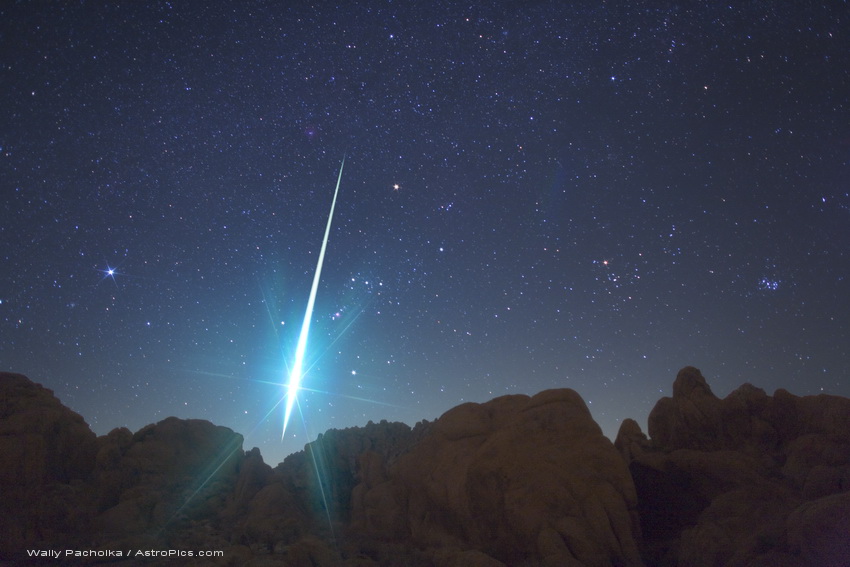 APOD: 2009 December 17 – Mojave Desert Fireball