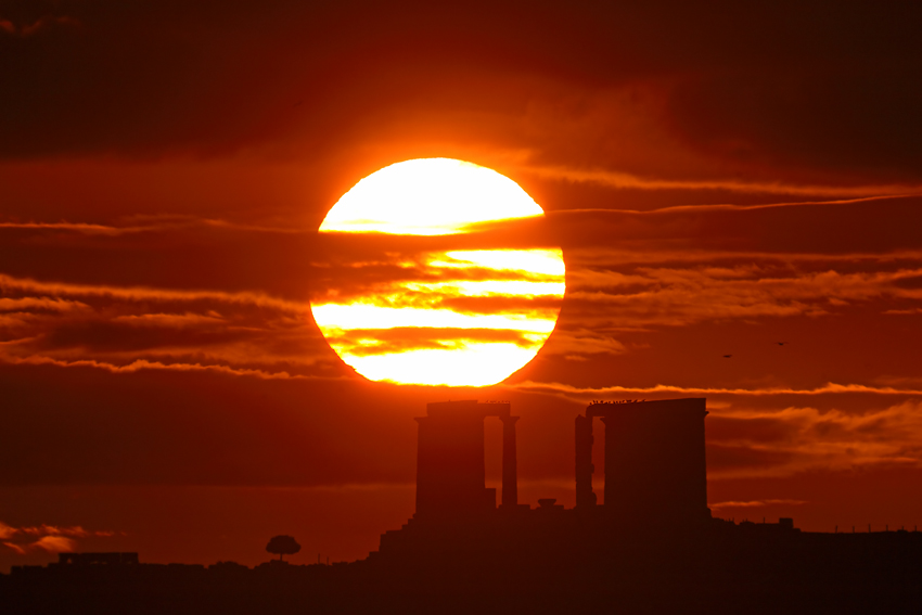 APOD: 2009 December 23 – December Sunrise, Cape Sounion