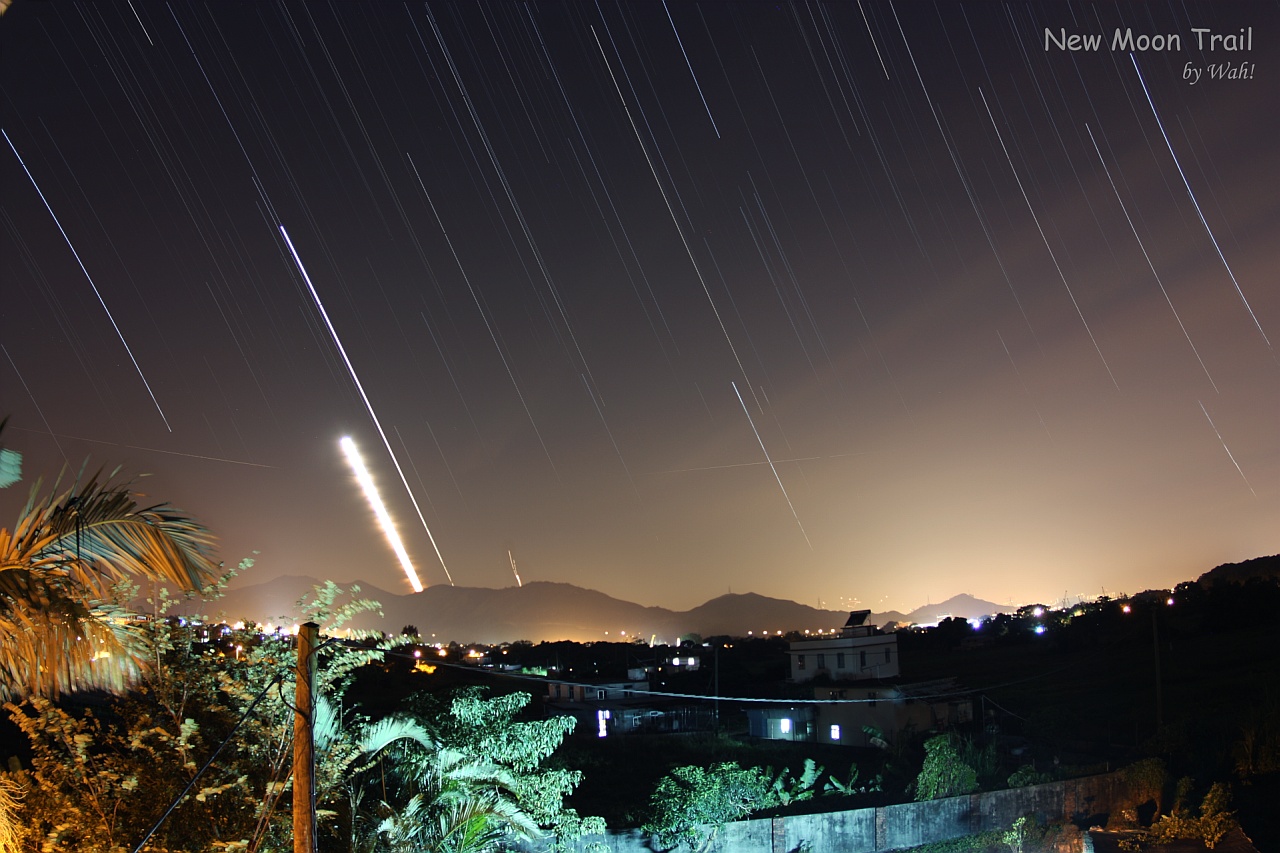 APOD: 2009 December 15 – A Fading Moonset Over Hong Kong