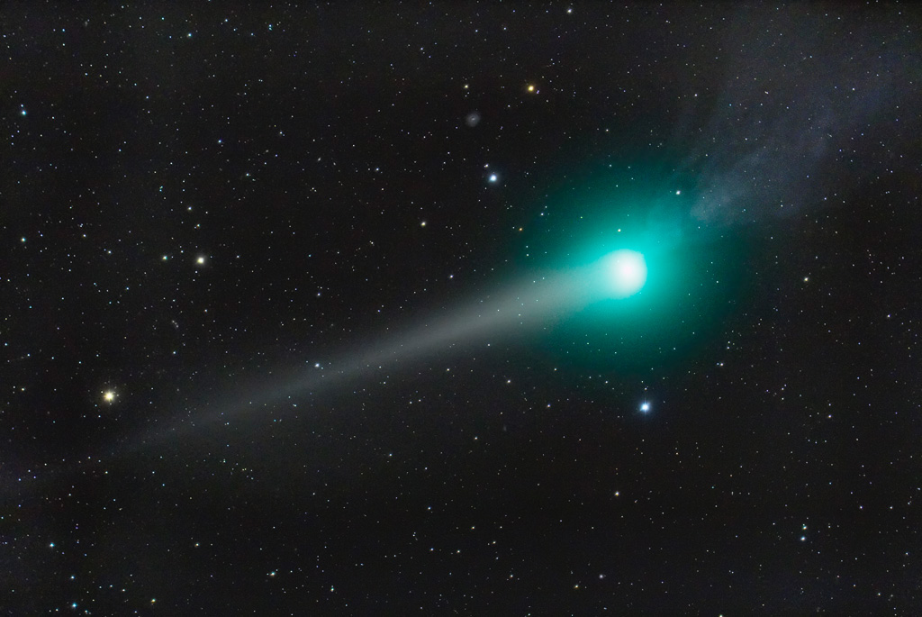 APOD: 2009 February 25 – Two Tails of Comet Lulin