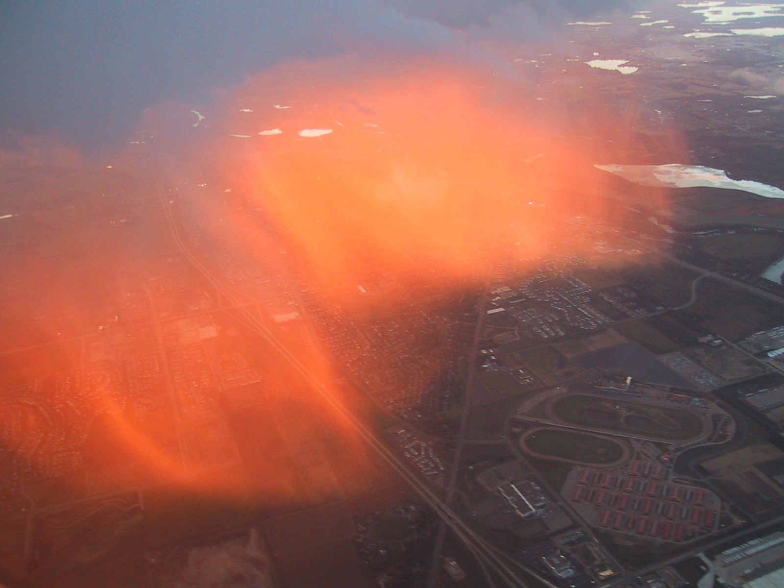 APOD: 2009 February 17 – Unusual Red Glow Over Minnesota