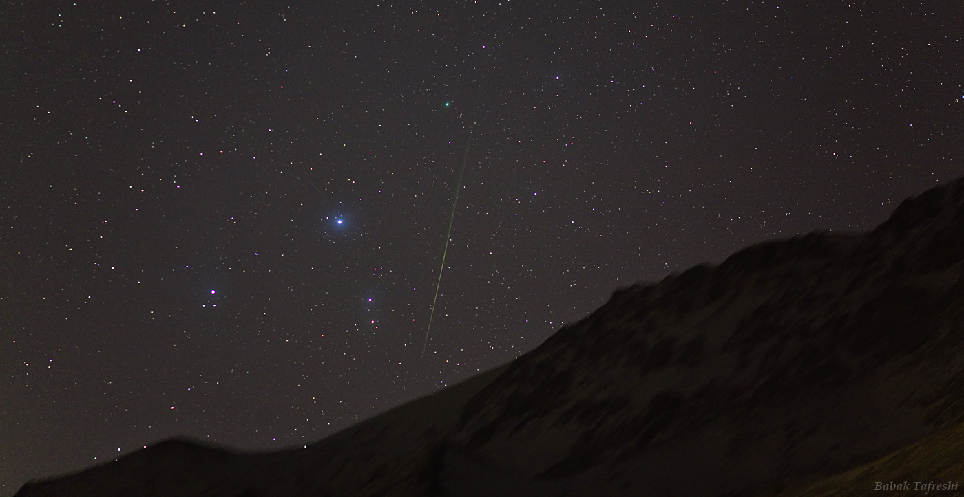 APOD: 2009 January 5 – Comet and Meteor