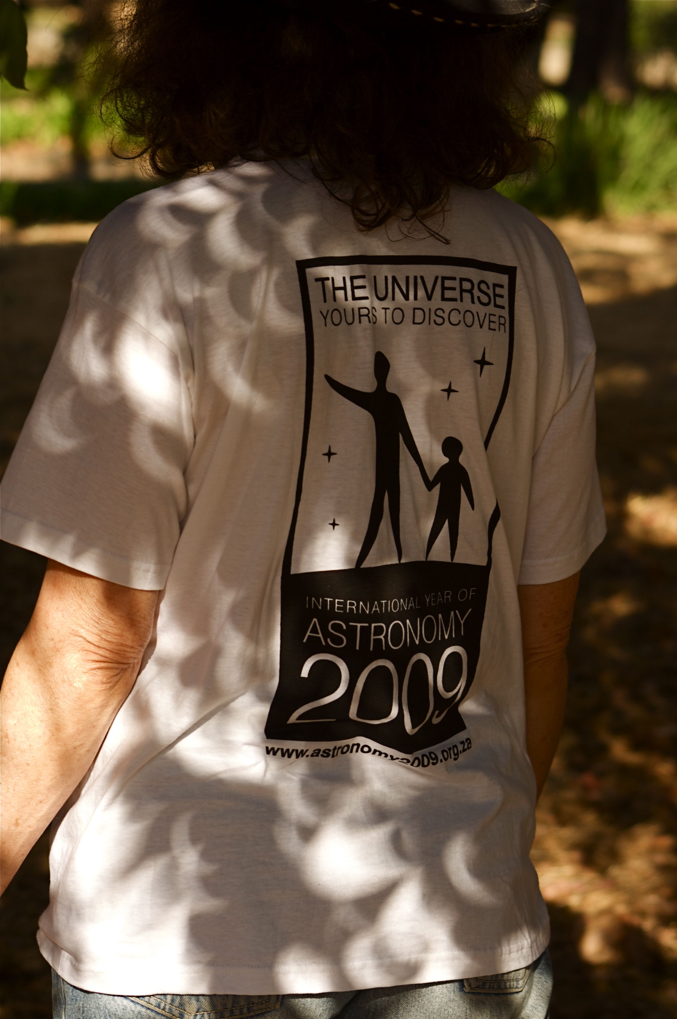 APOD: 2009 January 29 – Eclipse Shirt 2009