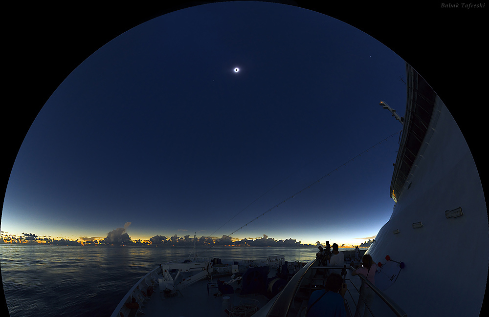APOD: 2009 July 30 – 6 Minutes 42 Seconds
