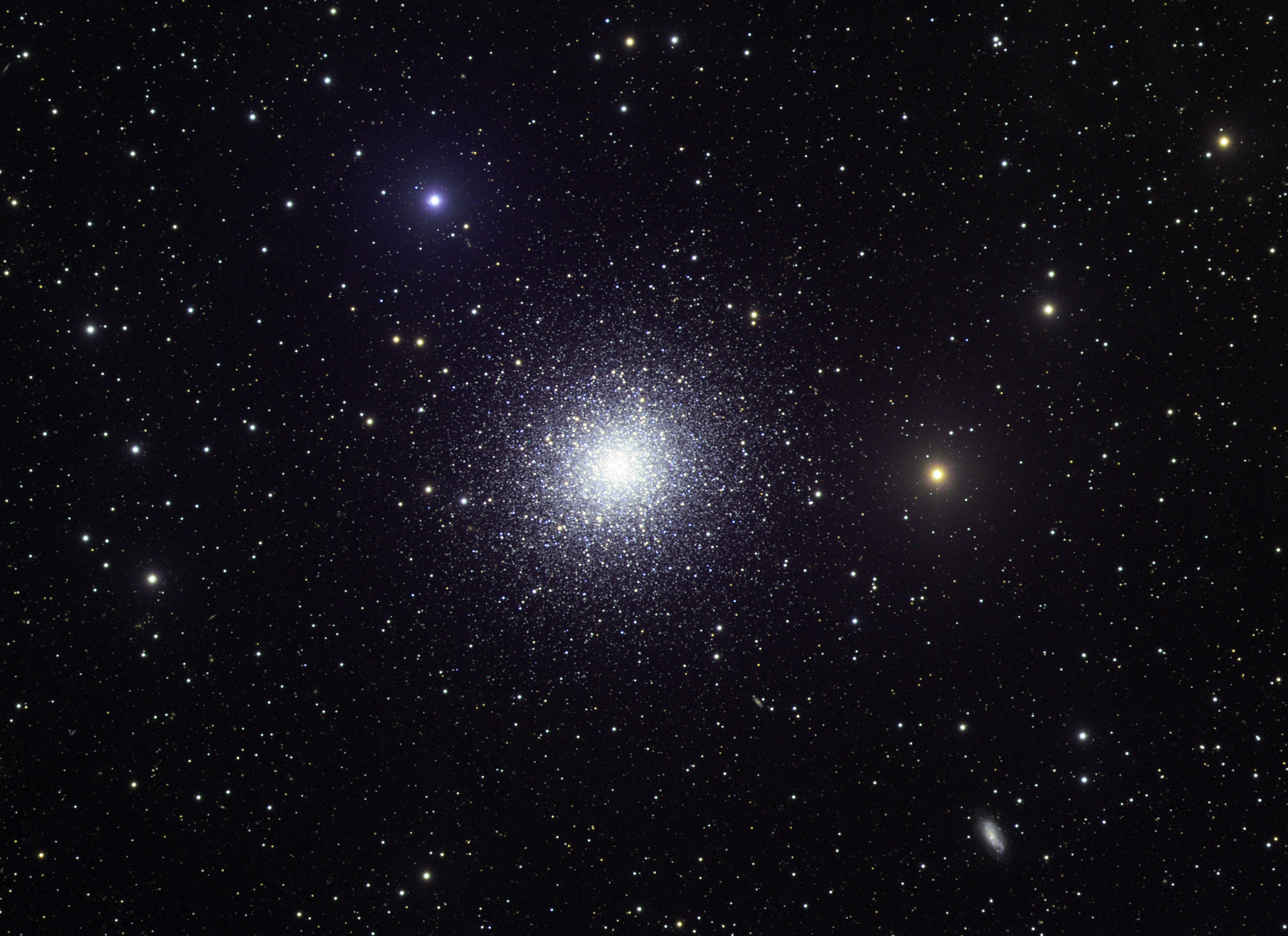 APOD: 2009 June 17 – M13: A Great Globular Cluster of Stars