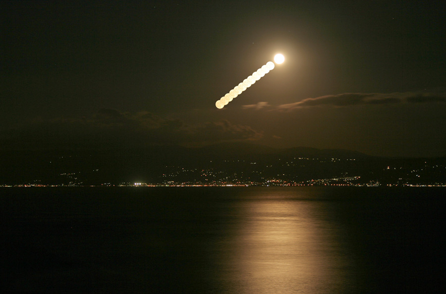 APOD: 2009 June 16 – Moonrise Over Turkey