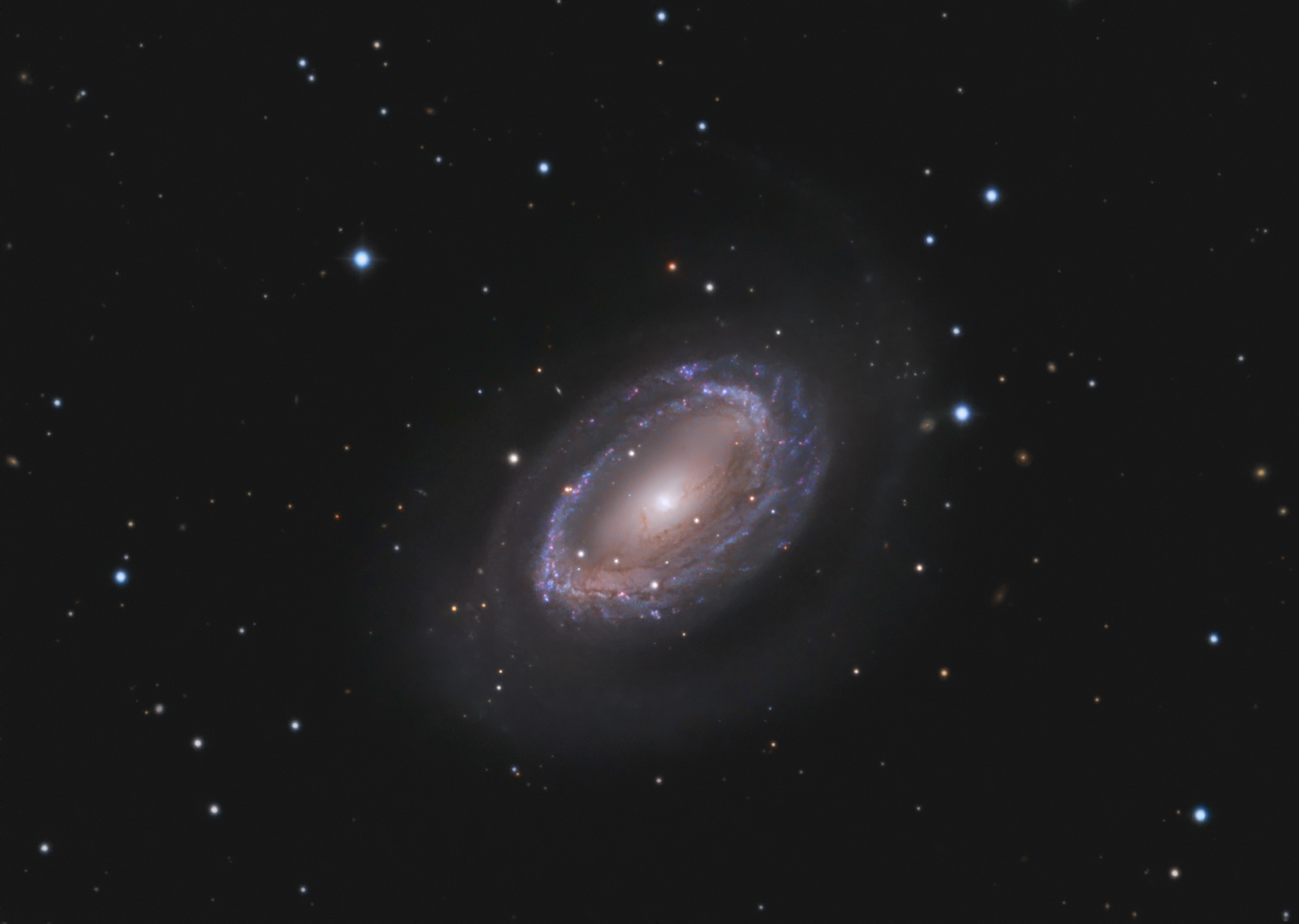APOD: 2009 June 6 – One Armed Spiral Galaxy NGC 4725