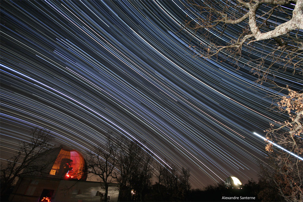 APOD: 2009 March 14 – Haute-Provence Star Trails