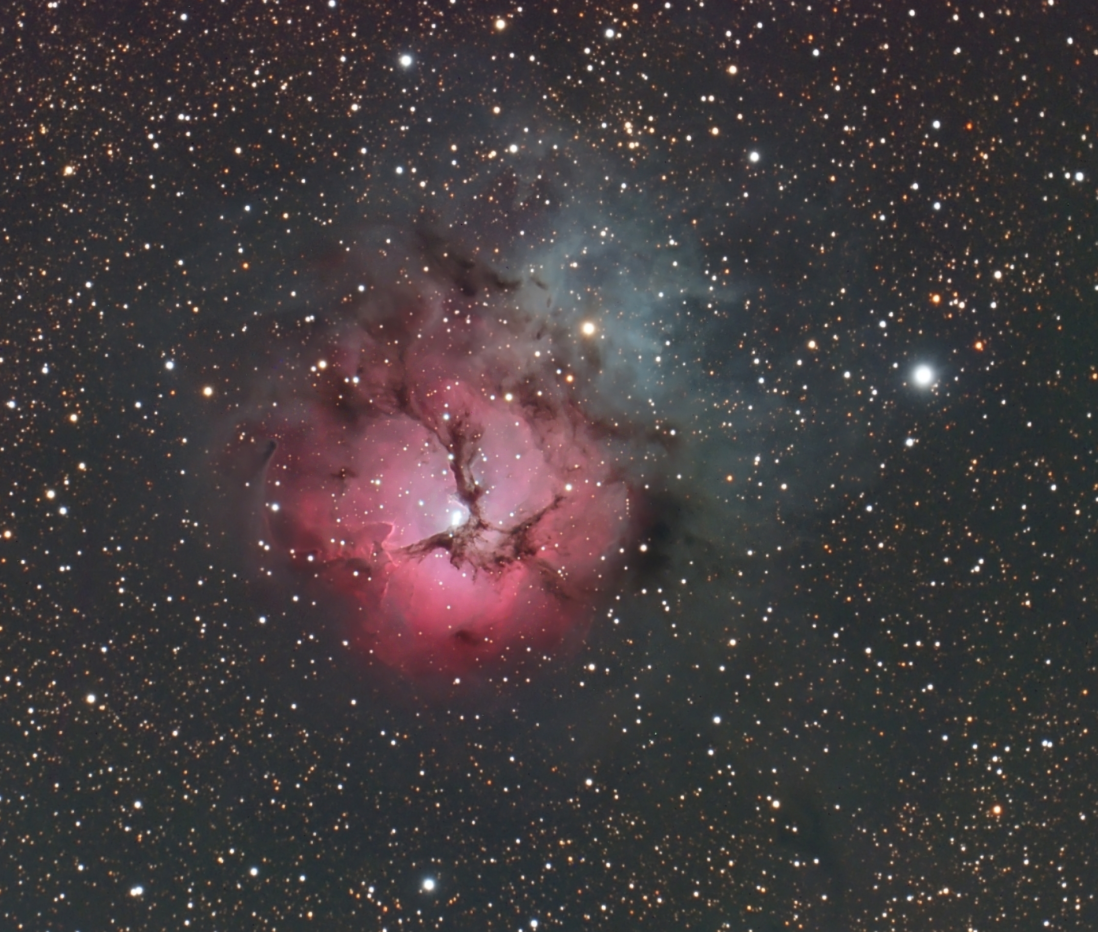 APOD: 2009 May 30 – A Beautiful Trifid