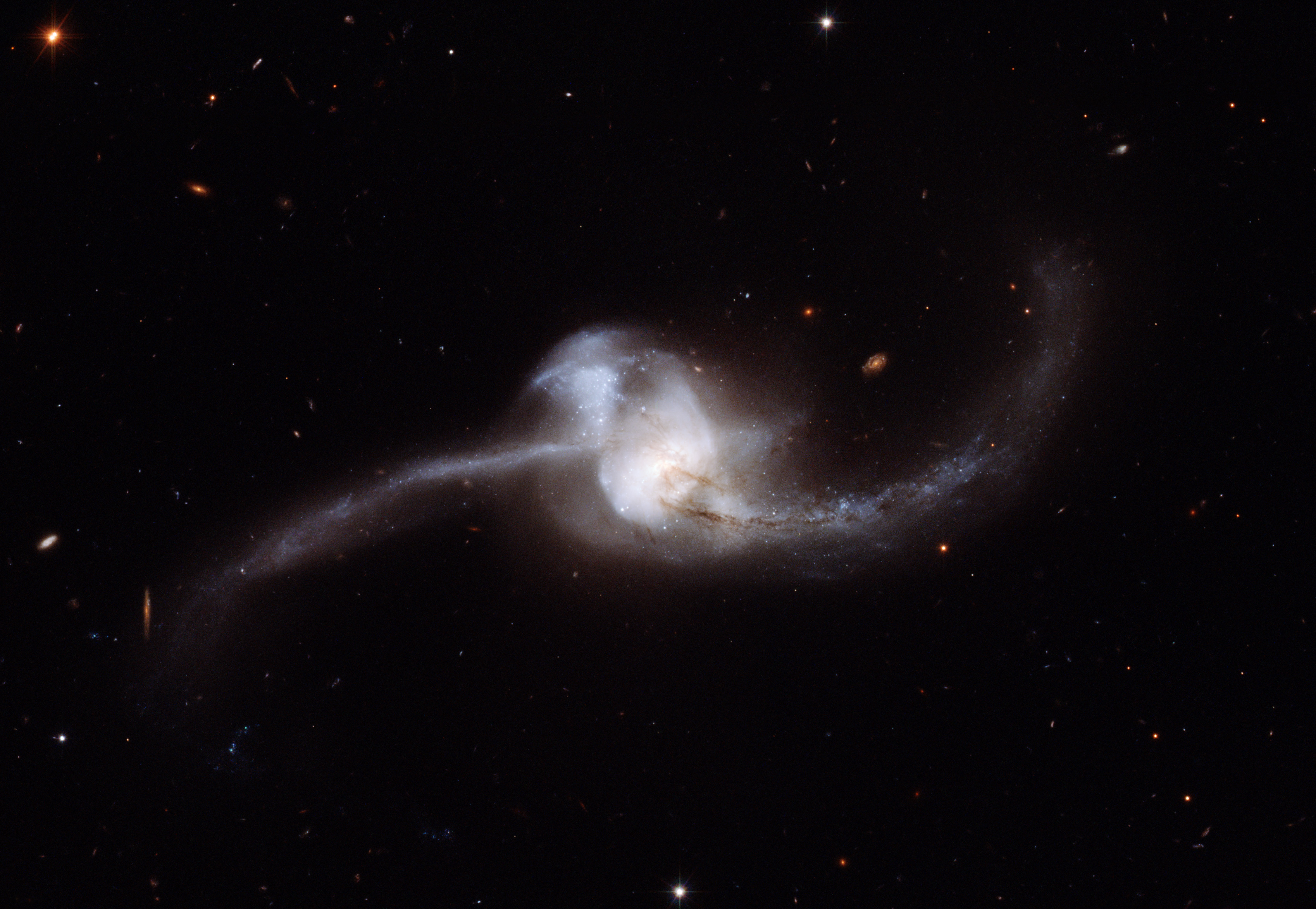 APOD: 2009 November 9 – NGC 2623: Galaxy Merger from Hubble